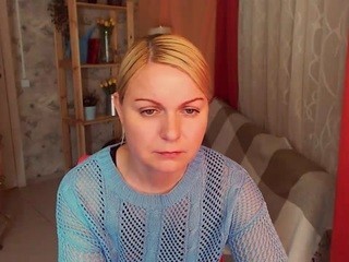 annyli nude on Live Cam Girls Room