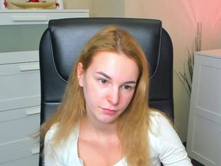 cotton-sweet nude on Live Cam Girls Room