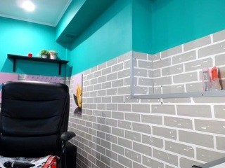 gwen-summers nude on Live Cam Girls Room