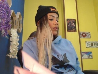 lanacrimson nude on Live Cam Girls Room