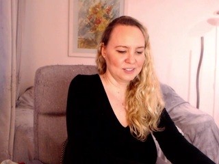 LauraSky nude on Live Cam Girls Room