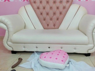 molly-rouse nude on Live Cam Girls Room