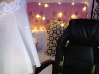 perlaa-playy nude on Live Cam Girls Room