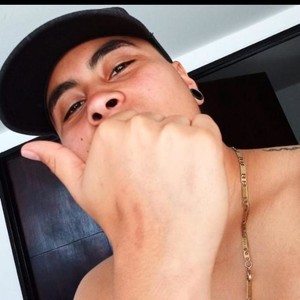 Alan04 naked before webcam in live video chat