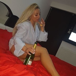 Alesyadoll naked before webcam in live video chat