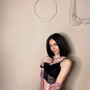 AlisGold naked before webcam in live video chat