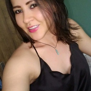 Alondra_ruiz naked before webcam in live video chat