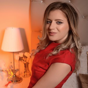 AmandaAgnes naked before webcam in live video chat