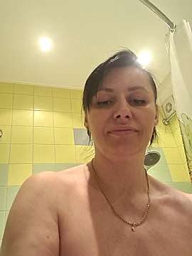 Amberhotqueen naked stripping on cam for live sex video chat