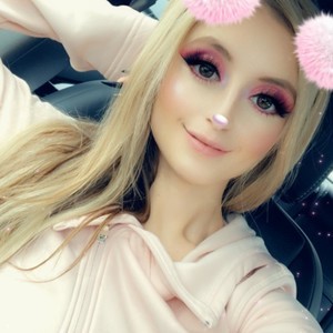 AriaNina naked before webcam in live video chat