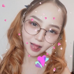 Asian_Lovely naked before webcam in live video chat