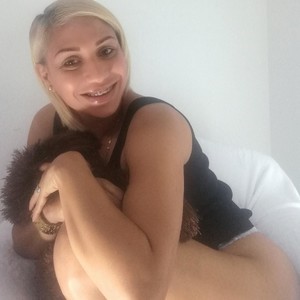 BellaThorner naked before webcam in live video chat