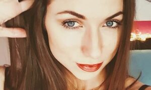 BirthdayEn naked before webcam in live video chat