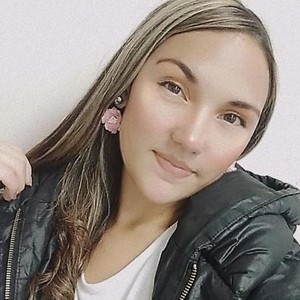 Camila_es naked before webcam in live video chat