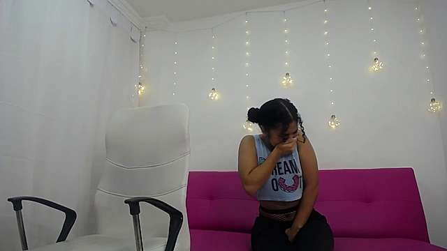 Candy18_ naked stripping on cam for live sex video chat