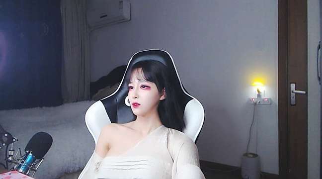 candy_cola naked stripping on cam for live sex video chat