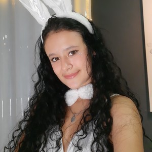 Cherryl_witch naked before webcam in live video chat