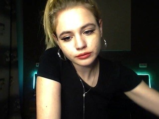 daniela-holt nude on Live Cam Girls Room