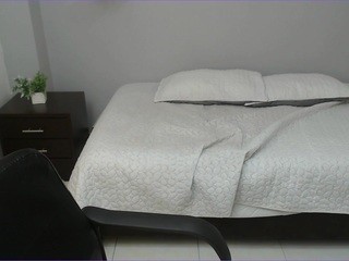 esmeralda-torres nude on Live Cam Girls Room