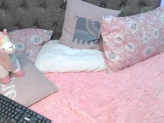 evaa-grayy nude on Live Cam Girls Room