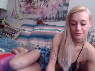 Hannah nude on Live Cam Girls Room