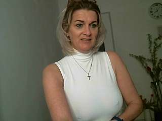 hexe40002 naked stripping on cam for live sex video chat
