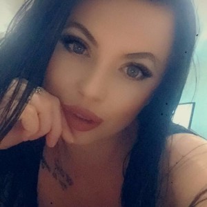 Jesicasmit naked before webcam in live video chat