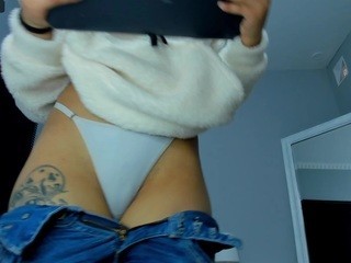 kiara-roux nude on Live Cam Girls Room