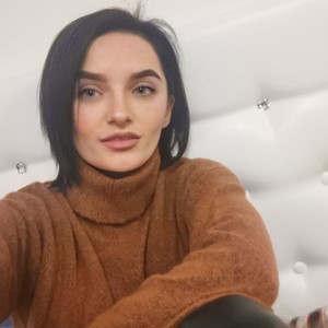 KristySparks naked before webcam in live video chat