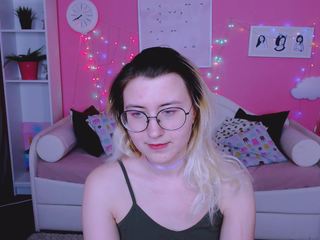lilyshoot nude on Live Cam Girls Room