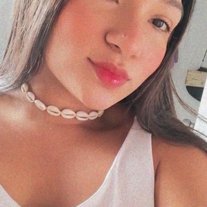 Lulu_xx_ naked before webcam in live video chat