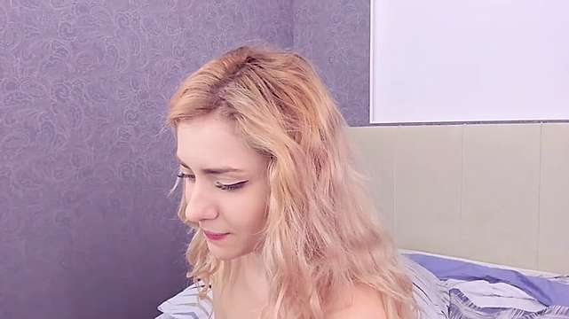 MariiD naked stripping on cam for live sex video chat