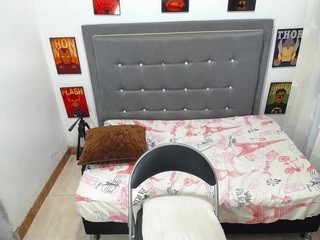michelle-xxx nude on Live Cam Girls Room