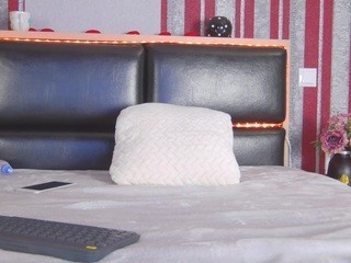 Mona093 nude on Live Cam Girls Room