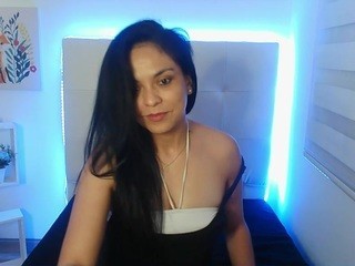nicole-lustt nude on Live Cam Girls Room