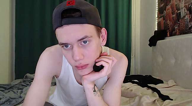 PrettyKittyDuo naked stripping on cam for live sex video chat