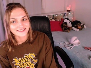 puma-shake nude on Live Cam Girls Room