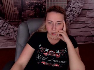 suziebelle nude on Live Cam Girls Room