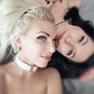 WhiteeBlackk naked before webcam in live video chat