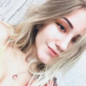 XTinaYorkX naked before webcam in live video chat