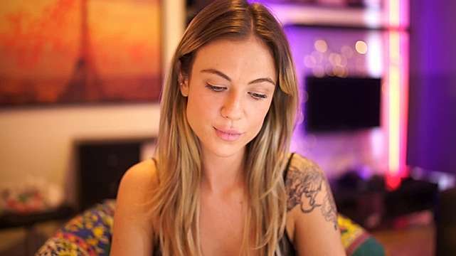 AppleofYourEye naked stripping on cam for live sex video chat