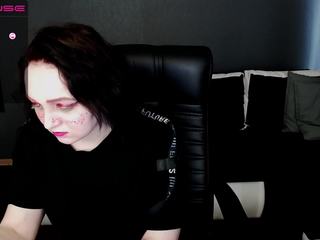 avril-lav nude on Live Cam Girls Room
