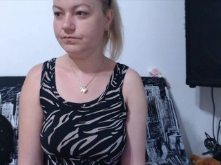 CarollSecrets nude on Live Cam Girls Room