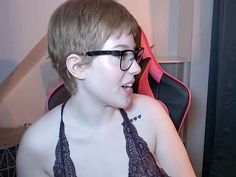 edgybutsoft naked stripping on cam for live sex video chat