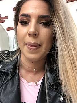 JuliaKaneXX naked stripping on cam for live sex video chat