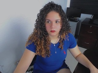 nikole-kurly nude on Live Cam Girls Room