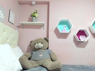 rossiebowen nude on Live Cam Girls Room