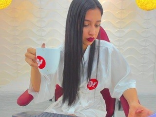 sarahi-grace nude on Live Cam Girls Room