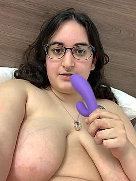 TheeKittyNamedKiwi naked stripping on cam for live sex video chat