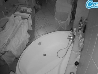 voyeurcam-julmodels-bath-1st-2 nude on Live Cam Girls Room